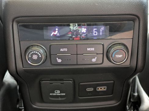 Used 2023 GMC Acadia Denali w/ Denali Ultimate Package AWD/4WD image 17