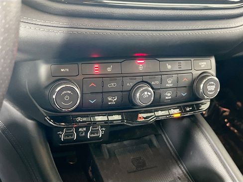 Used 2022 Dodge Durango GT image 16