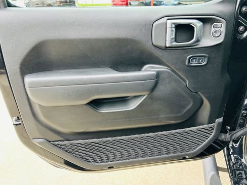 Used 2022 Jeep Wrangler Unlimited Sport AWD/4WD image 7