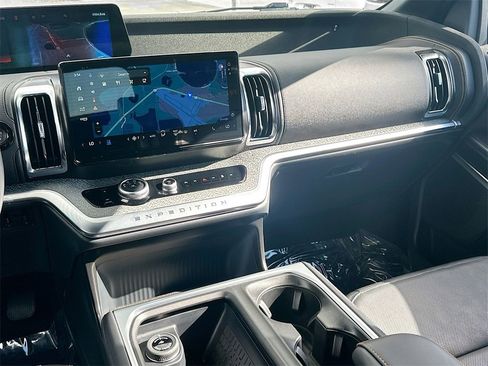 Used 2025 Ford Expedition Tremor image 25