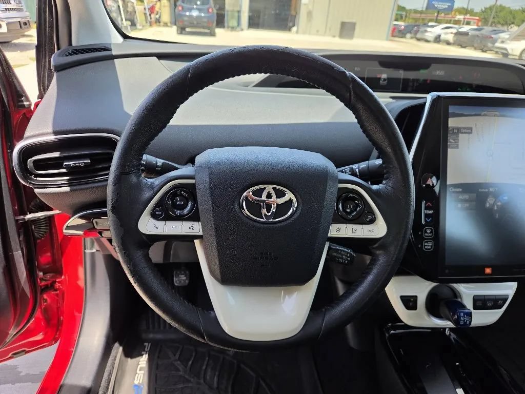 Used 2017 Toyota Prius Prime Advanced FWD image 30