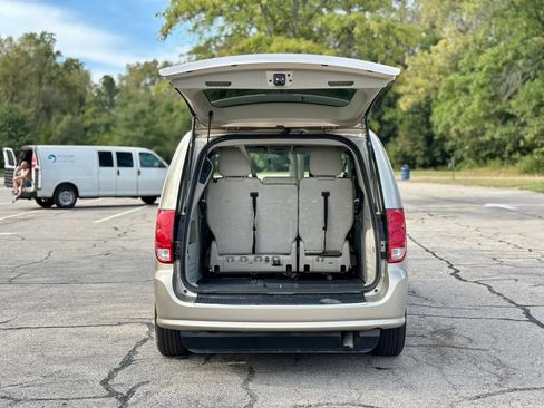 Used 2013 Dodge Grand Caravan Crew FWD image 8