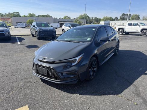 Used 2024 Toyota Corolla SE image 3