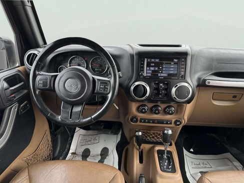 Used 2015 Jeep Wrangler Unlimited Sahara image 19