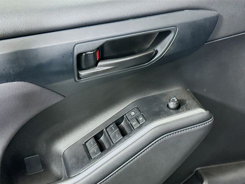 Used 2023 Toyota Highlander LE FWD image 15