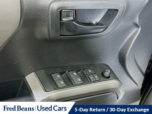 Used 2022 Toyota Tacoma SR5 AWD/4WD image 19