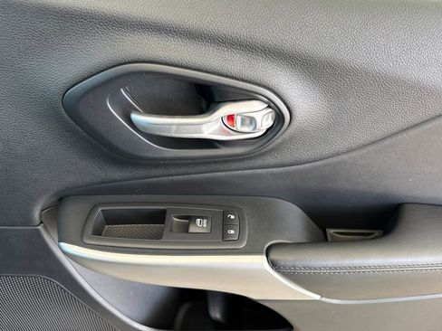 Used 2016 Jeep Cherokee Overland image 20