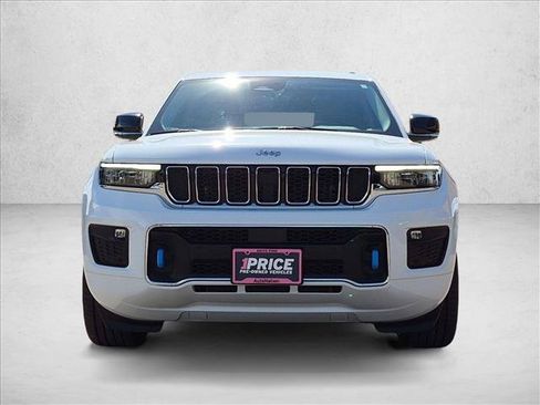 Used 2022 Jeep Grand Cherokee Overland AWD/4WD image 2
