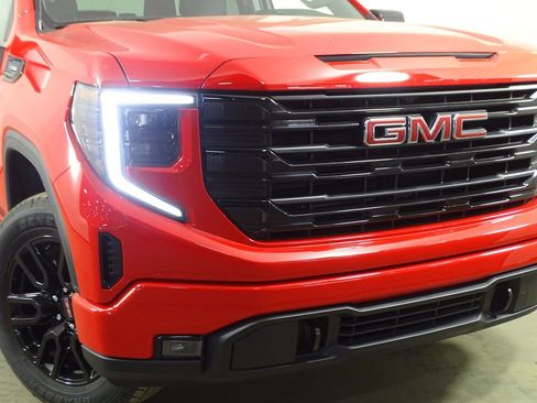 Used 2025 GMC Sierra 1500 Elevation image 45