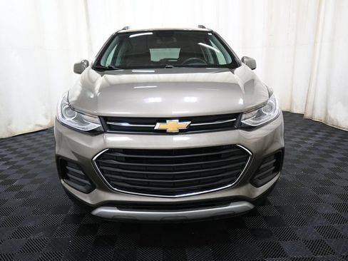 Used 2020 Chevrolet Trax LT w/ Driver Confidence Package FWD image 2
