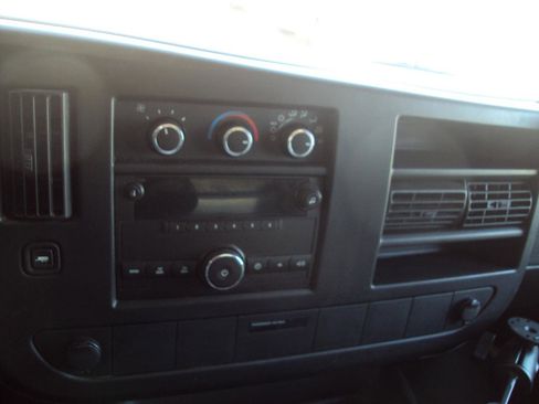 Used 2010 Chevrolet Express 1500 AWD image 20