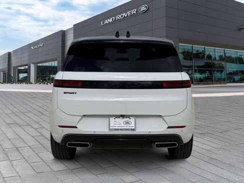 Used 2025 Land Rover Range Rover Sport Dynamic SE AWD/4WD image 4