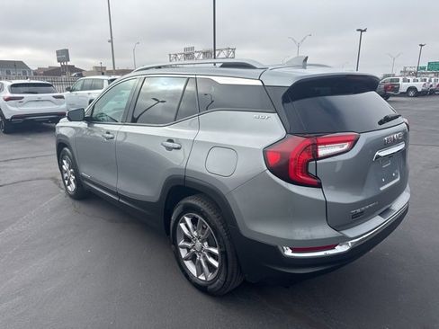 Used 2024 GMC Terrain SLT image 7