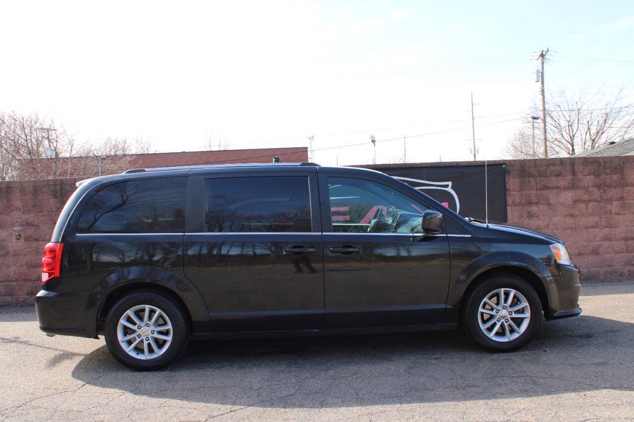 Used 2019 Dodge Grand Caravan SXT FWD image 4