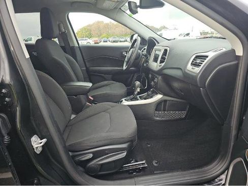 Used 2019 Jeep Compass Sport image 3