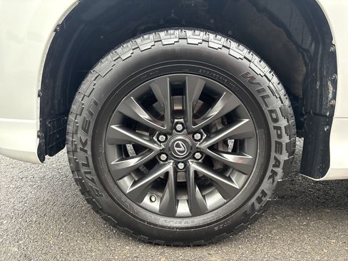 Used 2020 Lexus GX 460 Premium w/ Premium Package image 11