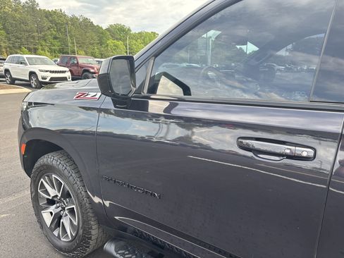 Used 2022 Chevrolet Suburban Z71 AWD/4WD image 15