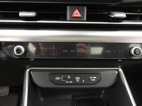 Used 2025 Kia Carnival SX w/ SX Dark Edition Package FWD image 22