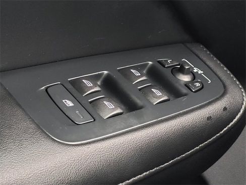 Used 2024 Volvo S60 B5 Core image 30