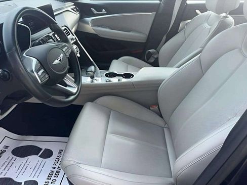 Used 2023 Genesis G70 2.0T image 5