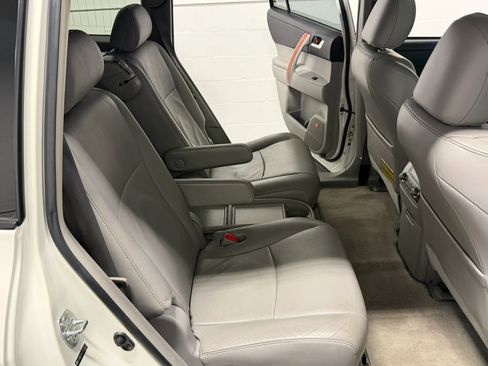 Used 2010 Toyota Highlander Limited image 28