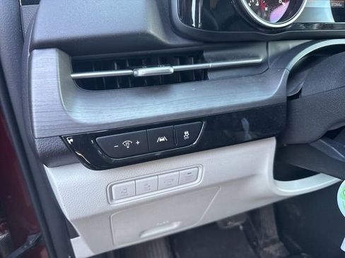 Certified 2024 Kia Carnival EX image 11