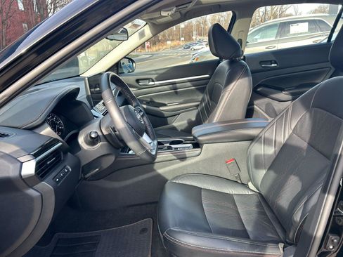 Used 2024 Nissan Altima 2.5 SR w/ SR Premium Package image 10