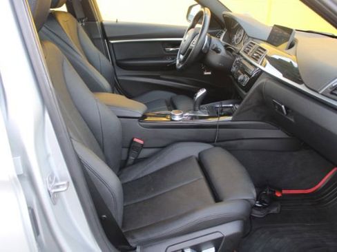 Used 2018 BMW 330i 330i SULEV Sedan w/ Convenience Package image 10