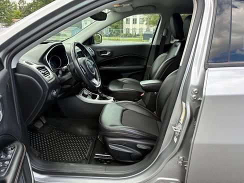 Used 2019 Jeep Compass Latitude w/ Cold Weather Group AWD/4WD image 16