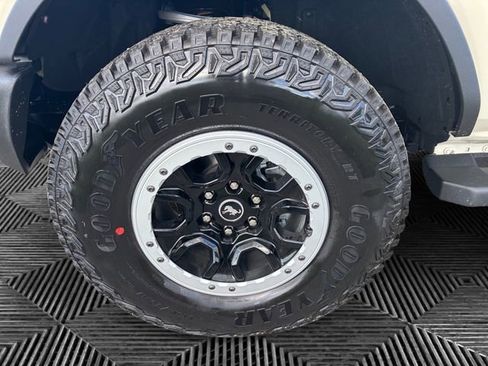 New 2025 Ford Bronco 2-Door w/ Sasquatch Package AWD/4WD image 14