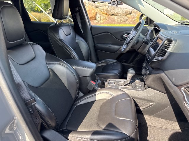 Used 2020 Jeep Cherokee Latitude Plus AWD/4WD image 11