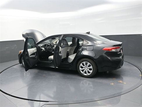 Used 2020 Toyota Corolla LE image 39