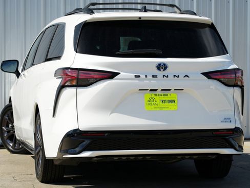 Used 2024 Toyota Sienna XSE image 6