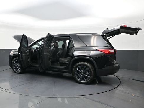 Used 2021 Chevrolet Traverse RS FWD image 32