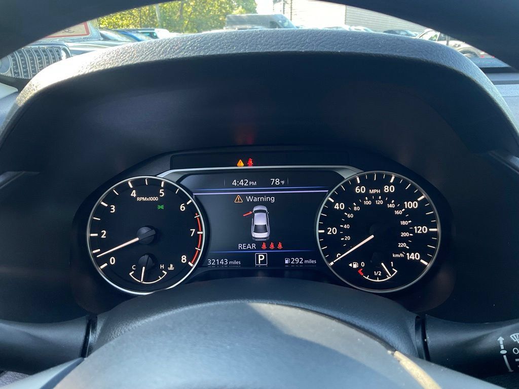 Used 2025 Nissan Altima 2.5 SV FWD image 14