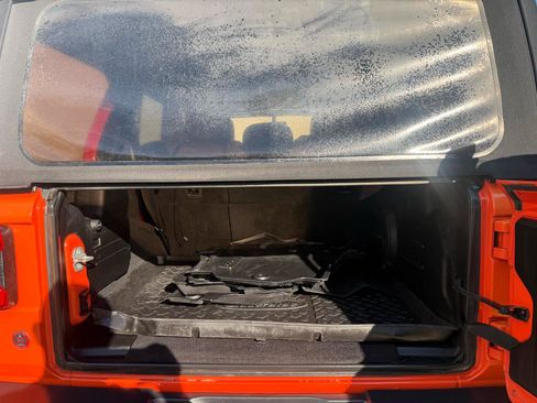 Used 2018 Jeep Wrangler Unlimited Sahara image 17