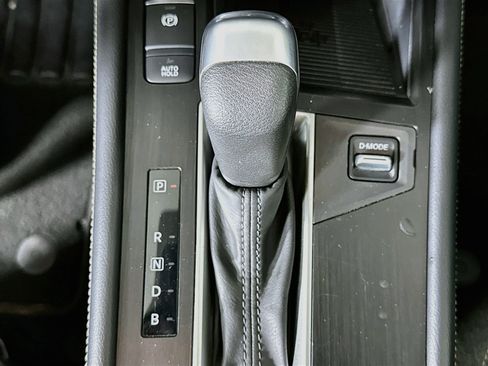 Used 2025 Nissan Kicks SV AWD/4WD image 23