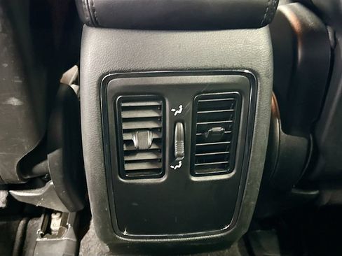 Used 2021 Jeep Grand Cherokee Laredo AWD/4WD image 23
