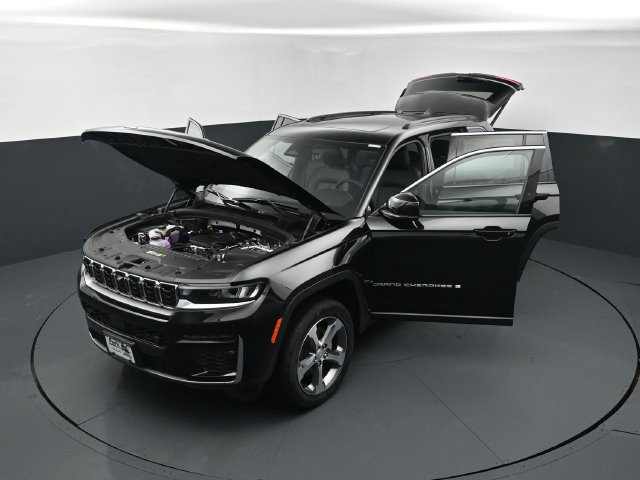 New 2026 Jeep Grand Cherokee Limited w/ Luxury Tech Group II AWD/4WD image 25
