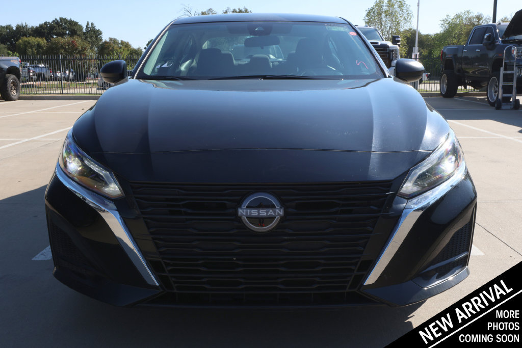 Used 2025 Nissan Altima 2.5 SV AWD/4WD image 2