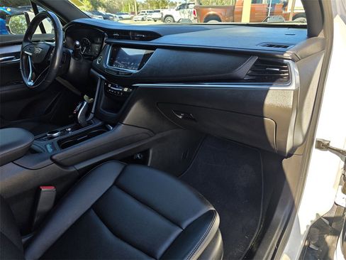 Used 2023 Cadillac XT6 Luxury image 11