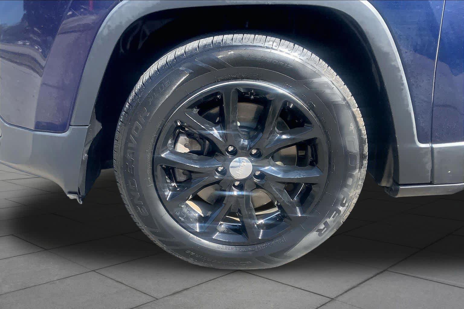 Used 2015 Jeep Cherokee Latitude FWD image 10