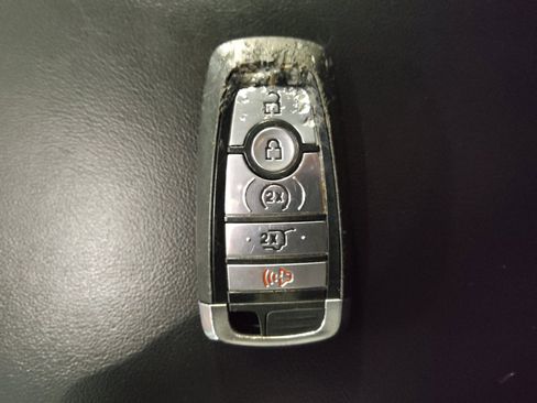 Used 2022 Ford Explorer XLT w/ Equipment Group 202A image 32