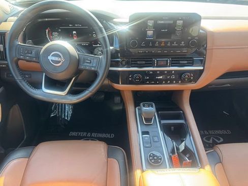 Used 2025 Nissan Pathfinder Platinum AWD/4WD image 16
