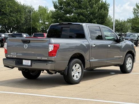 Used 2019 Nissan Titan SV w/ SV Convenience Package AWD/4WD image 4