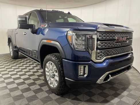 Used 2022 GMC Sierra 3500 Denali AWD/4WD image 2