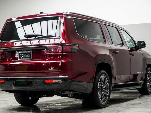 Used 2024 Jeep Wagoneer L Series II w/ Flexible Seating Group AWD/4WD image 13