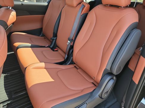 New 2026 Kia Carnival SX FWD image 7