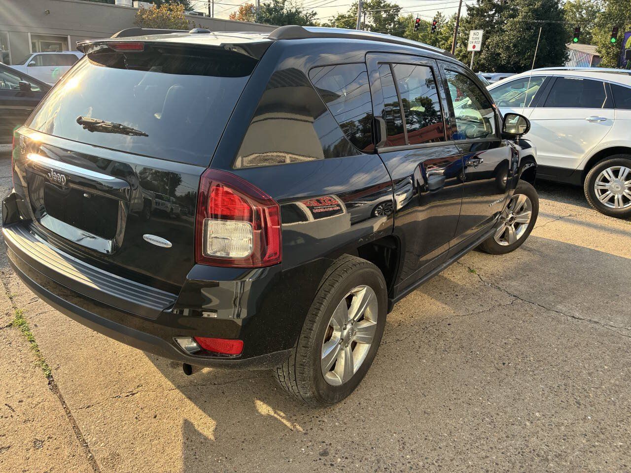 Used 2014 Jeep Compass Latitude w/ Sun/Sound Group FWD image 6