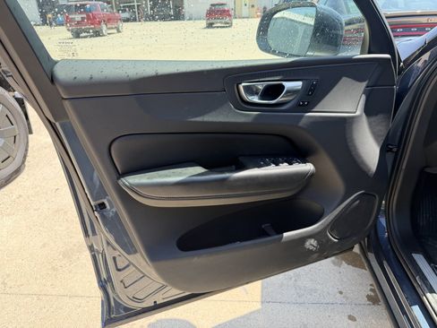 Used 2023 Volvo XC60 B5 Core w/ Climate Package AWD/4WD image 8
